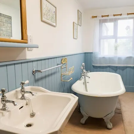 Prázdninový dům Lakeland 400 Year Old Bavarian With Private Hot Tub Pet Friendly *