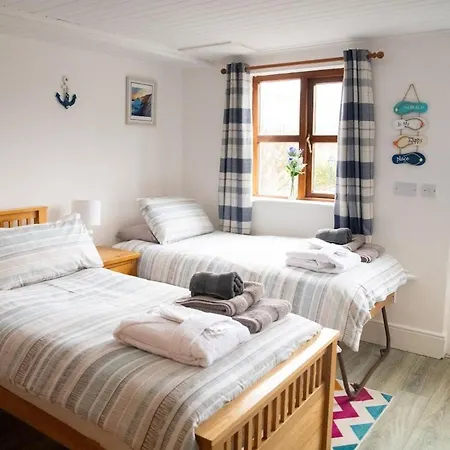 Lakeland 400 Year Old Bavarian With Private Hot Tub Pet Friendly Prázdninový dům Kinlough