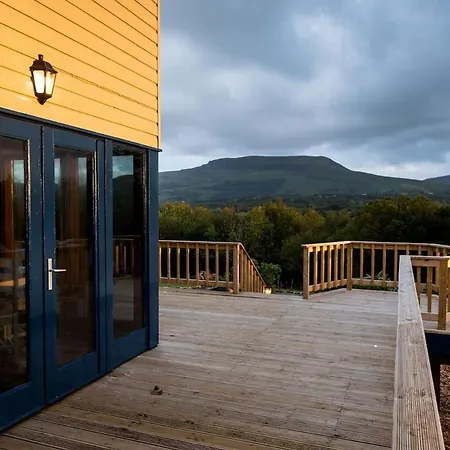 Lakeland 400 Year Old Bavarian With Private Hot Tub Pet Friendly Prázdninový dům Kinlough