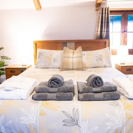 Lakeland 400 Year Old Bavarian With Private Hot Tub Pet Friendly Kinlough