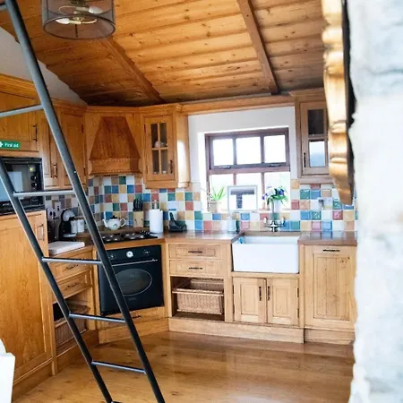Prázdninový dům Lakeland 400 Year Old Bavarian With Private Hot Tub Pet Friendly