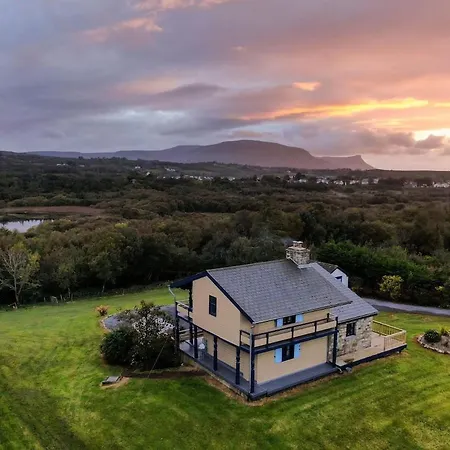Lakeland - 400 Year Old Bavarian With A Private Outdoor Hot Tub Kinlough