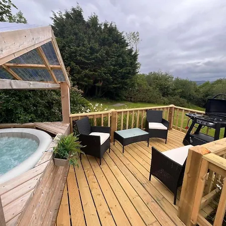 Lakeland - 400 Year Old Bavarian With A Private Outdoor Hot Tub Kinlough