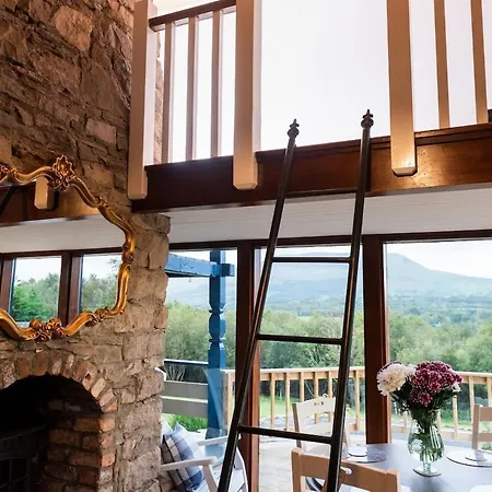 Hébergement de vacances Lakeland - 400 Year Old Bavarian With A Private Outdoor Hot Tub
