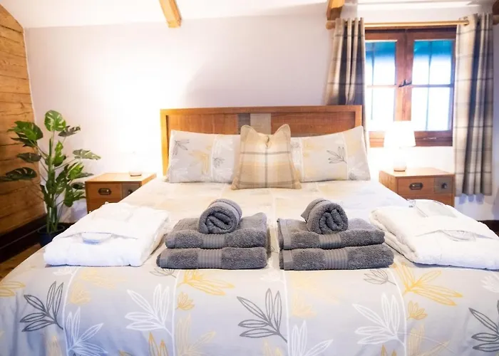 Lakeland 400 Year Old Bavarian With Private Hot Tub Pet Friendly Kinlough